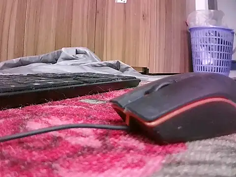 Snapshot of -Luxury chatting on November 12, 2025, 10:30 am -Luxury online show from November 12, 2025, 10:30 am