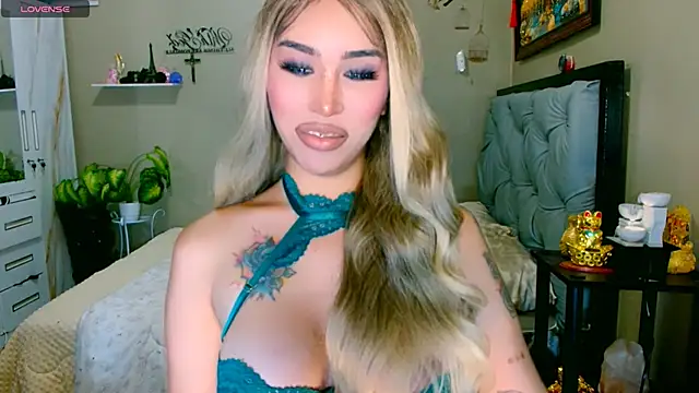 Snapshot of Franchesca_Trans chatting on October 5, 2025, 8:27 am Franchesca Trans online show from October 5, 2025, 8:27 am