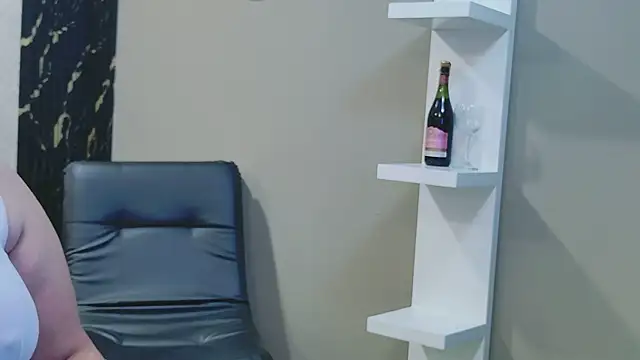 Snapshot of KiimBrooks chatting on February 8, 2026, 10:57 am KiimBrooks online show from February 8, 2026, 10:57 am