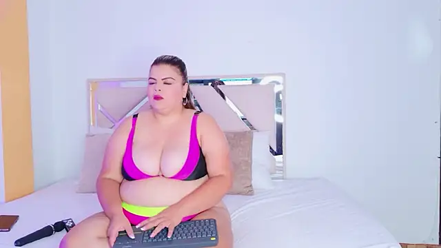 KiimBrooks online show from April 6, 2026, 11:00 am