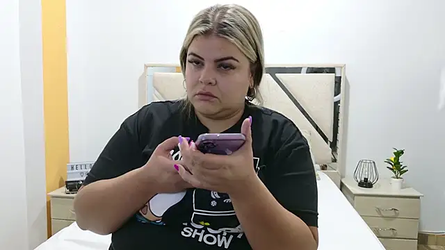 Snapshot of KiimBrooks chatting on February 19, 2026, 12:40 am KiimBrooks online show from February 19, 2026, 12:40 am