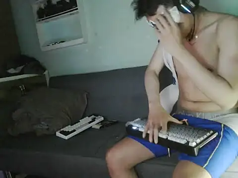 boyhigh1997 online show from April 14, 2026, 11:21 pm