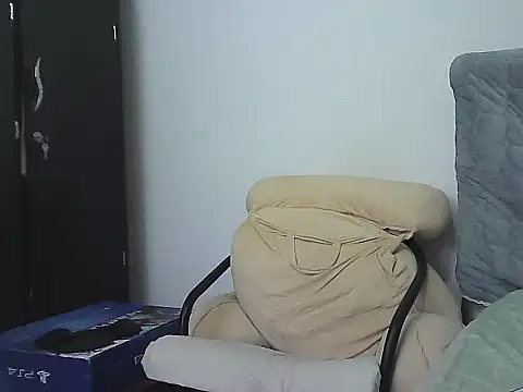 morenocabro10 online show from November 29, 2025, 12:33 am