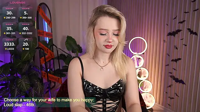 LauraWifeness online show from October 28, 2025, 6:34 am