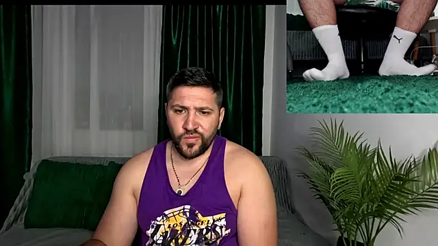 Gold Alpha Boy online show from June 1, 2026, 7:13 pm