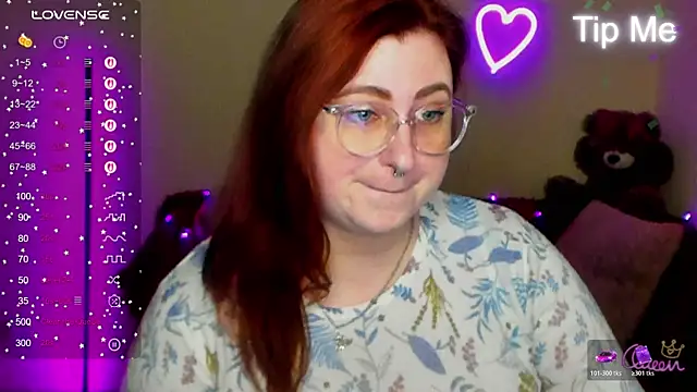 Snapshot of Alicia_love00 chatting on April 16, 2026, 11:22 am Alicia love00 online show from April 16, 2026, 11:22 am