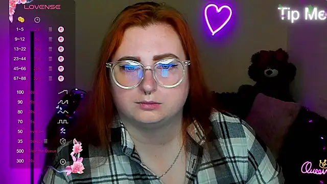 Snapshot of Alicia_love00 chatting on April 2, 2026, 5:25 am Alicia love00 online show from April 2, 2026, 5:25 am