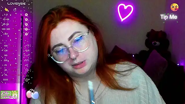 Snapshot of Alicia_love00 chatting on February 13, 2026, 12:27 pm Alicia love00 online show from February 13, 2026, 12:27 pm