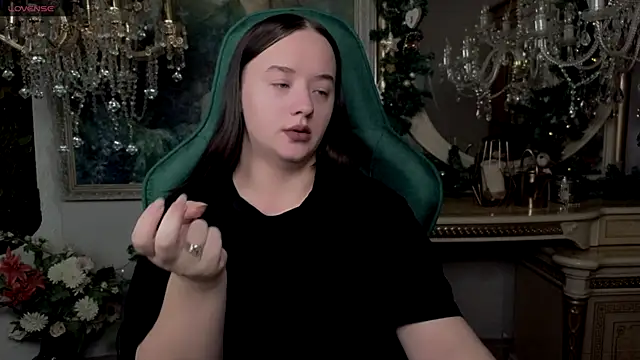 LaraBenson  online show from December 2, 2025, 11:12 am