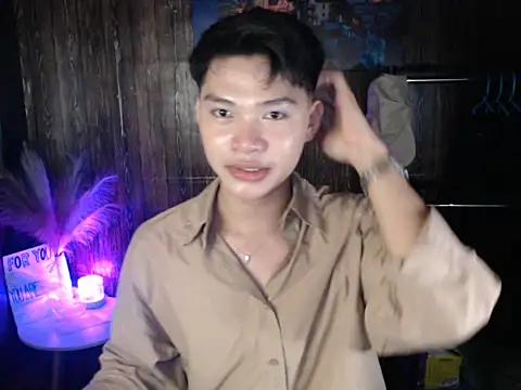 Snapshot of Helleron chatting on November 19, 2025, 1:11 pm Helleron online show from November 19, 2025, 1:11 pm