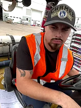 Snapshot of PuttieIn chatting on September 23, 2025, 2:35 pm PuttieIn online show from September 23, 2025, 2:35 pm