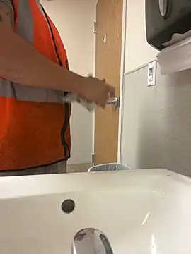 Snapshot of PuttieIn chatting on October 3, 2025, 5:14 pm PuttieIn online show from October 3, 2025, 5:14 pm