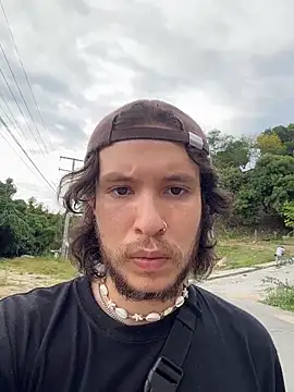 Snapshot of Luxx_14 chatting on November 10, 2025, 8:36 pm Luxx 14 online show from November 10, 2025, 8:36 pm