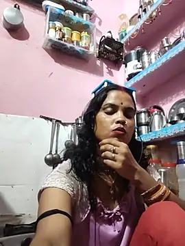 Snapshot of Cut_ragni chatting on August 4, 2026, 5:39 pm Cut ragni online show from August 4, 2026, 5:39 pm