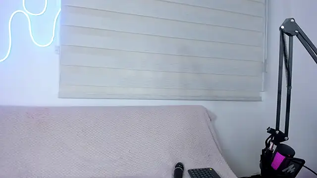 Snapshot of missweetpeach chatting on January 17, 2026, 12:04 am missweetpeach online show from January 17, 2026, 12:04 am