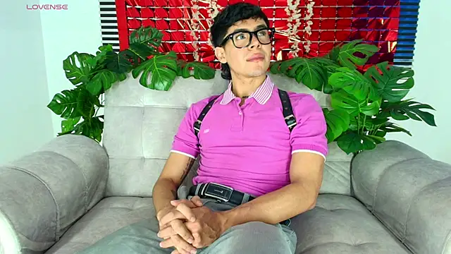 Snapshot of CamiiGuzmanX chatting on February 25, 2026, 8:52 pm CamiiGuzmanX online show from February 25, 2026, 8:52 pm