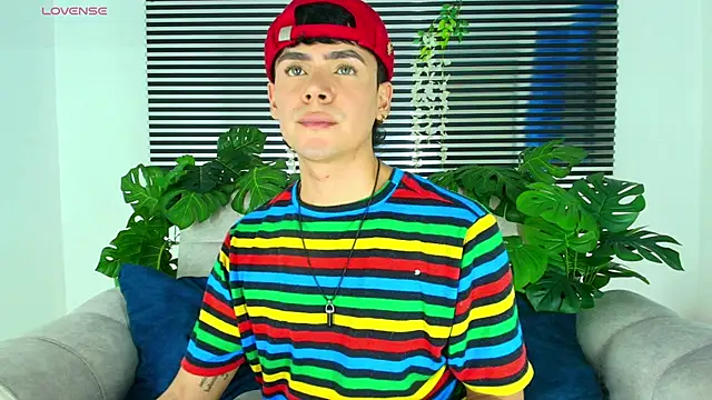 Snapshot of CamiiGuzmanX chatting on March 2, 2026, 9:44 pm CamiiGuzmanX online show from March 2, 2026, 9:44 pm