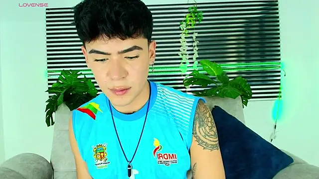 Snapshot of CamiiGuzmanX chatting on January 18, 2026, 8:45 pm CamiiGuzmanX online show from January 18, 2026, 8:45 pm