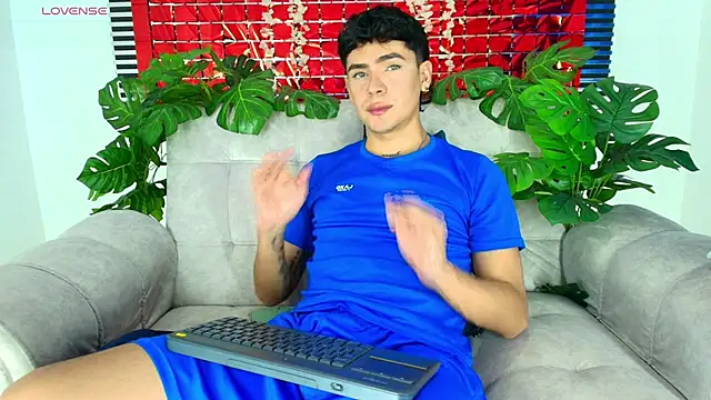 Snapshot of CamiiGuzmanX chatting on February 21, 2026, 9:39 pm CamiiGuzmanX online show from February 21, 2026, 9:39 pm