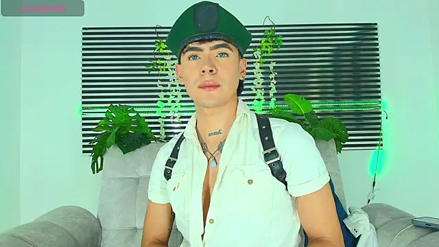 Snapshot of CamiiGuzmanX chatting on January 16, 2026, 8:02 pm CamiiGuzmanX online show from January 16, 2026, 8:02 pm