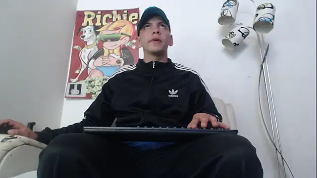 Thomasjons  online show from February 5, 2026, 6:37 pm