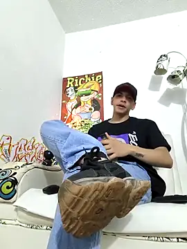 Thomasjons  online show from February 8, 2026, 2:53 am