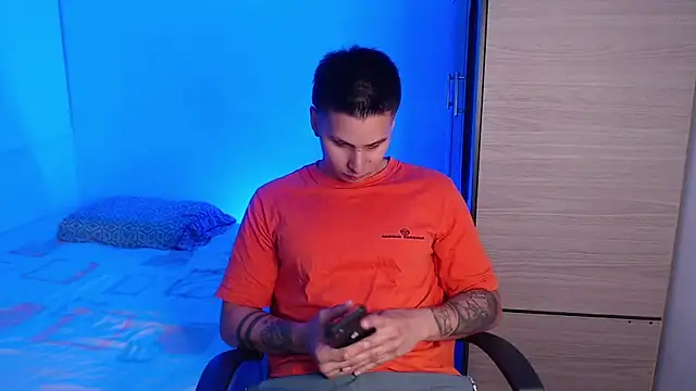 valentinosex1 online show from December 21, 2025, 10:32 pm