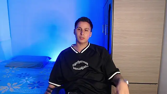 valentinosex1 online show from November 14, 2025, 10:57 pm