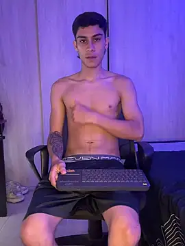 axel davis  online show from September 18, 2025, 8:45 pm