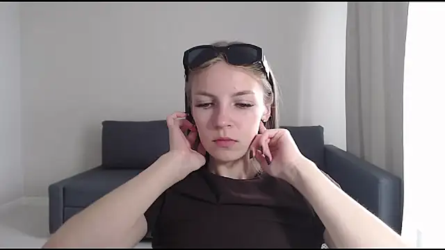 HitGyrl online show from July 10, 2026, 6:57 am