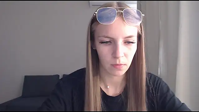 HitGyrl online show from August 1, 2026, 8:23 am