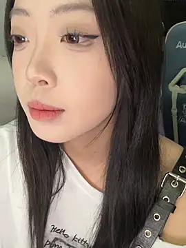 tuzi5201314 online show from January 15, 2026, 4:10 pm