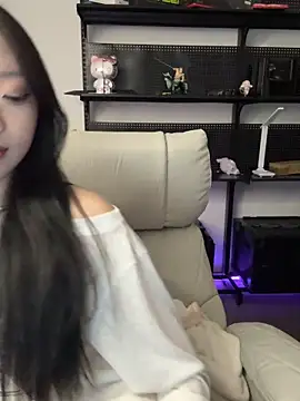 tuzi5201314 online show from December 2, 2025, 5:20 am