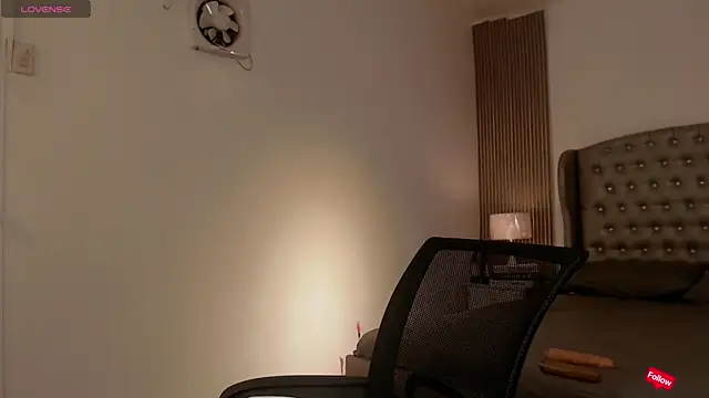 Snapshot of your_half_woman chatting on December 20, 2025, 8:01 pm your half woman online show from December 20, 2025, 8:01 pm