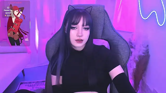 Snapshot of LiliLuna chatting on February 5, 2026, 12:01 pm LiliLuna online show from February 5, 2026, 12:01 pm