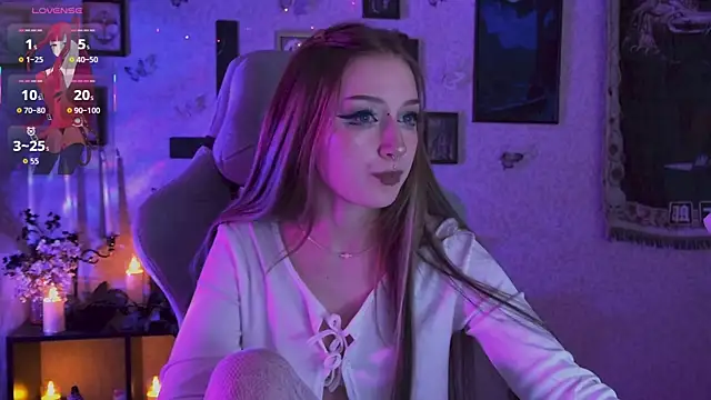 LiliLuna online show from July 7, 2026, 10:24 pm