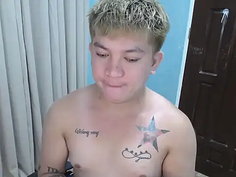Snapshot of Fuckboii_intown chatting on December 19, 2025, 9:22 am Fuckboii intown online show from December 19, 2025, 9:22 am