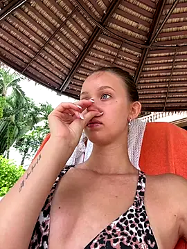 ElliRose online show from October 21, 2025, 7:19 am