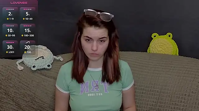 ElzaBlis online show from November 24, 2025, 5:02 pm