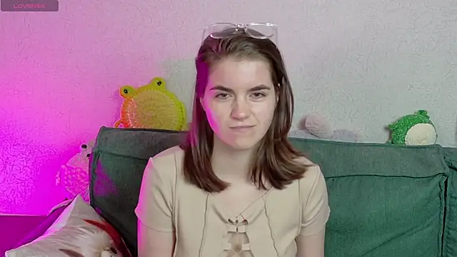 ElzaBlis online show from June 3, 2026, 2:33 pm