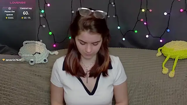 ElzaBlis online show from December 17, 2025, 2:55 pm