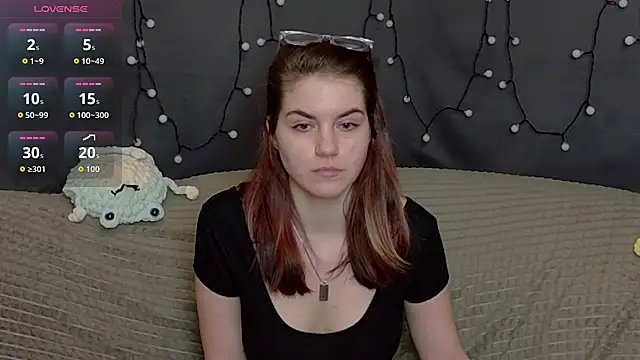 ElzaBlis online show from December 22, 2025, 4:51 pm