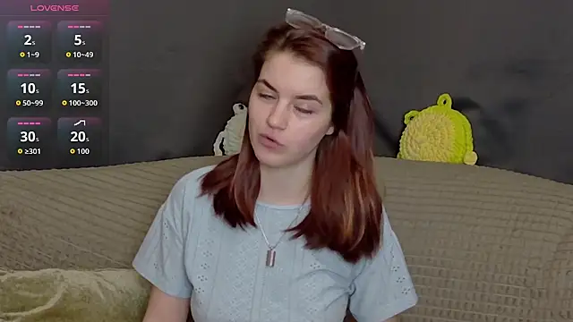 ElzaBlis online show from November 14, 2025, 2:54 pm