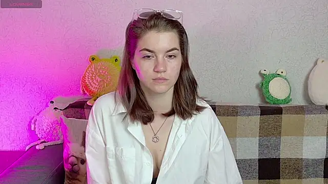 ElzaBlis online show from June 16, 2026, 1:22 pm