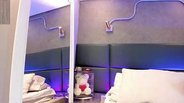 tinnymonroe online show from December 14, 2025, 5:40 pm