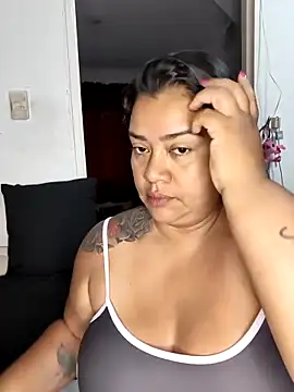 NARNYALABELLA online show from April 4, 2026, 11:17 am