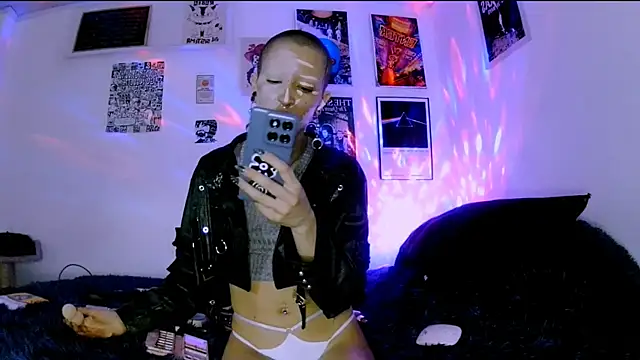 plutonbluemooon333 online show from June 5, 2026, 11:54 pm