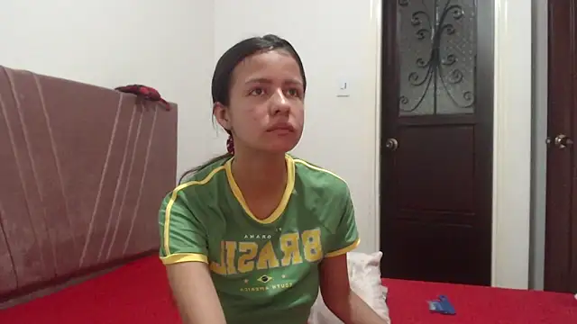 nathaly jones  online show from December 15, 2025, 12:33 pm