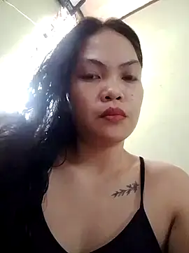 Snapshot of missluvv chatting on October 9, 2025, 6:03 am missluvv online show from October 9, 2025, 6:03 am