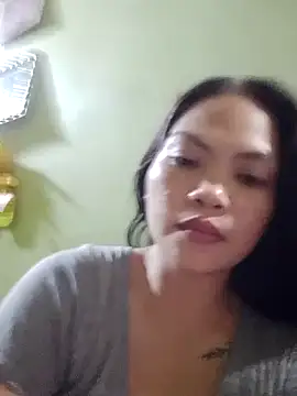Snapshot of missluvv chatting on October 16, 2025, 12:13 pm missluvv online show from October 16, 2025, 12:13 pm